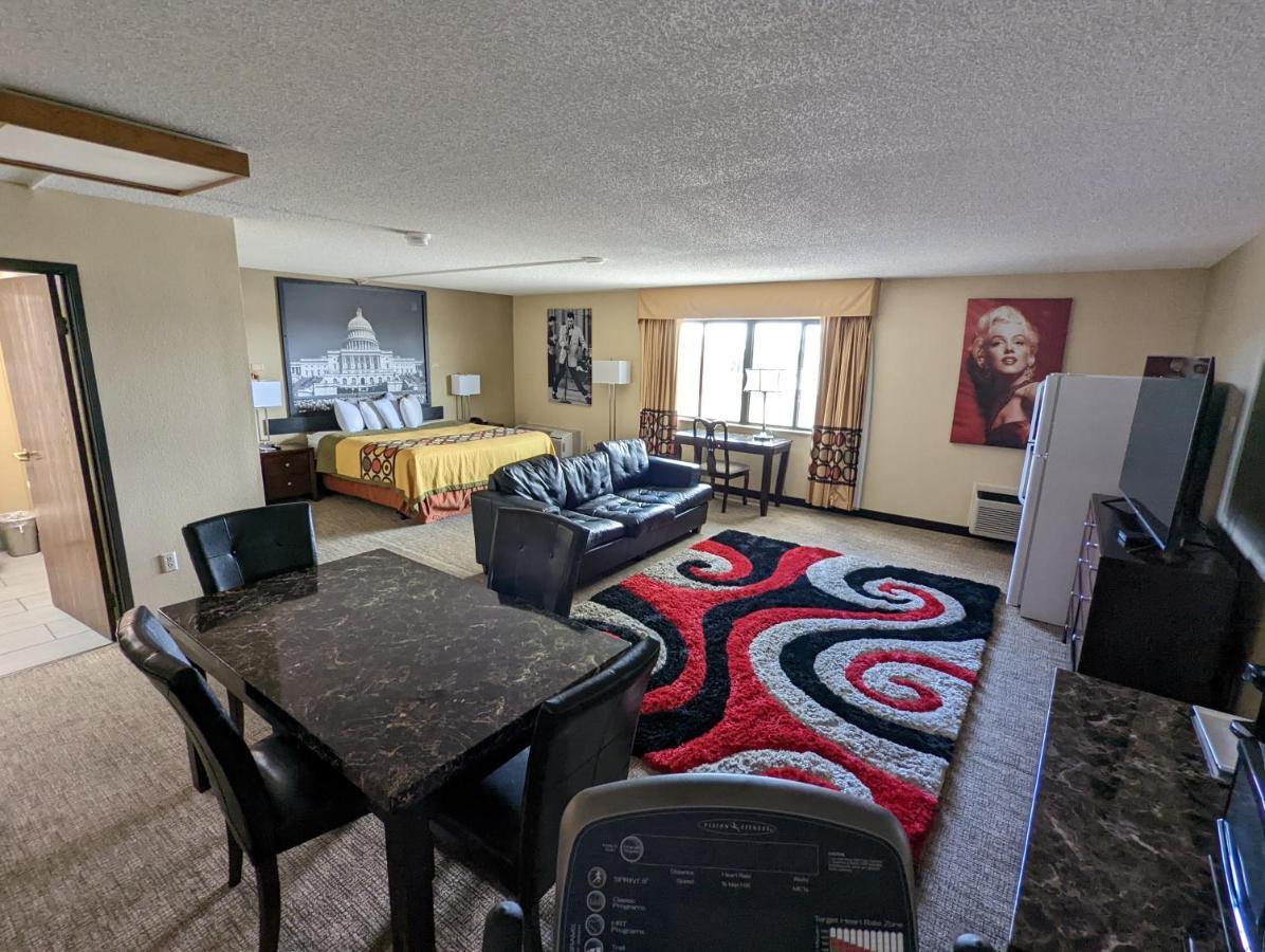 Super 8 By Wyndham Wichita North Hotel Eksteriør billede