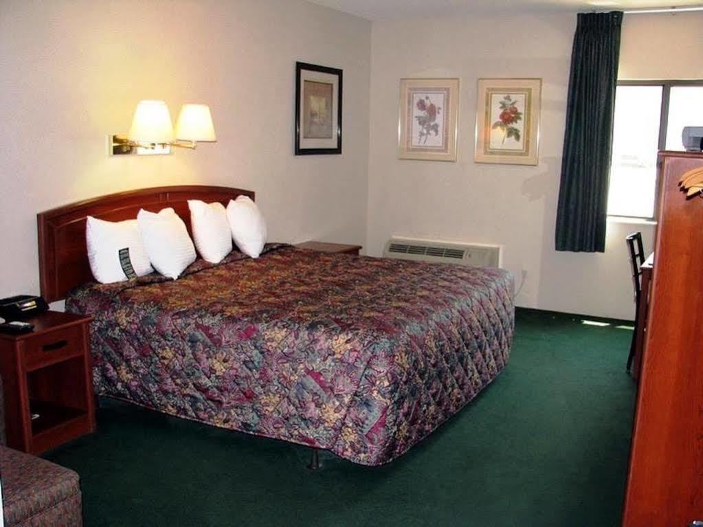 Super 8 By Wyndham Wichita North Hotel Eksteriør billede