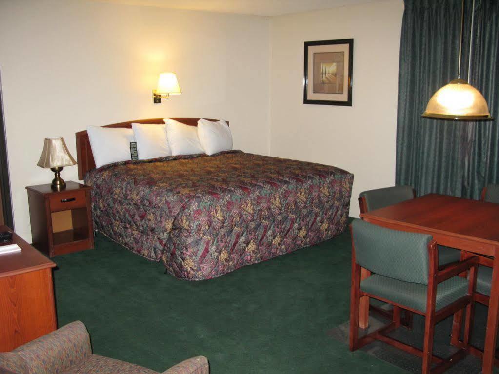 Super 8 By Wyndham Wichita North Hotel Eksteriør billede
