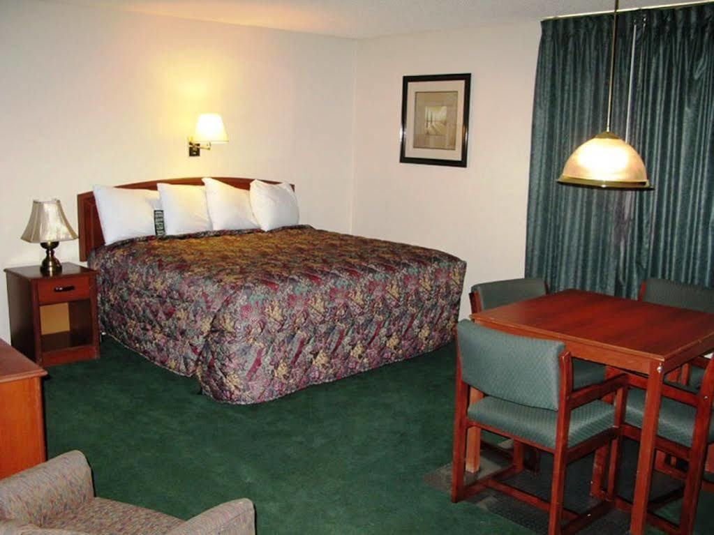 Super 8 By Wyndham Wichita North Hotel Eksteriør billede